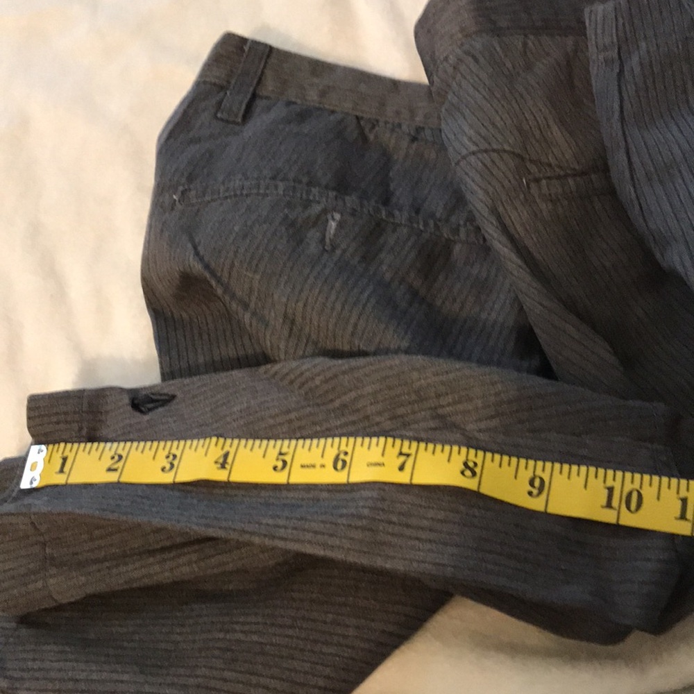 Volcom Corpo Class Pinstripe Casual Shorts Men’s 36 Read - Picture 6 of 6